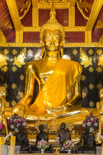 Schöner goldener Buddha — Stockfoto