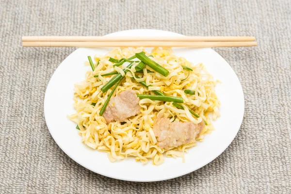 Pork chow mein — Stock Photo, Image