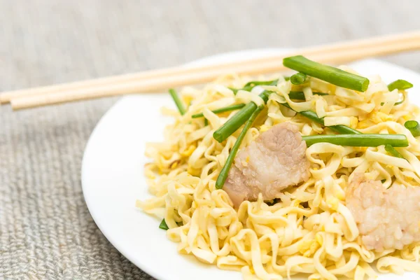 Pork chow mein — Stock Photo, Image