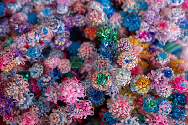 Colorato Riciclare Plastica Artificiale Bouquet Fiori Sfondo Salvare Concetto Ambiente — Foto Stock