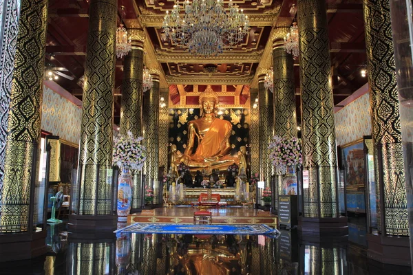 Arany buddhista szobor — Stock Fotó