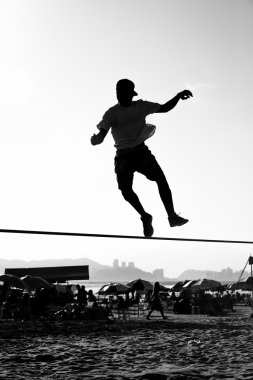 Slackline sahilde