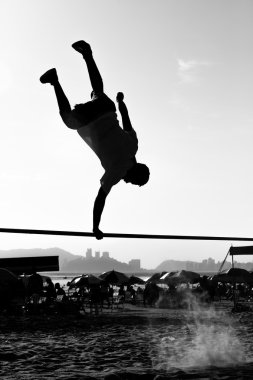 Slackliner sahilde