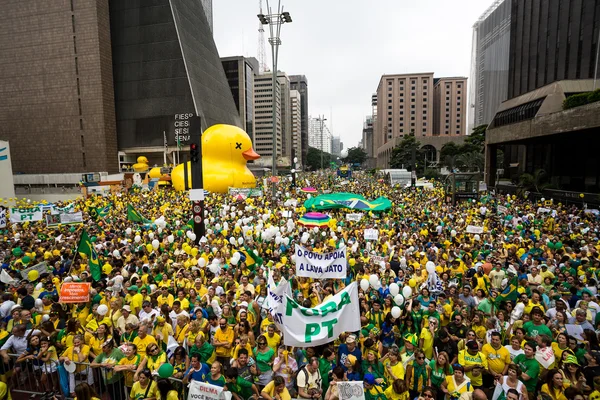 Sao Paulo, Brezilya'da protesto