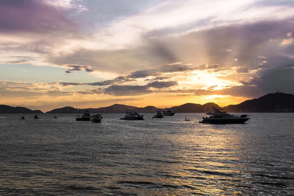 Ηλιοβασίλεμα στην Guaruja, Βραζιλία — Φωτογραφία Αρχείου