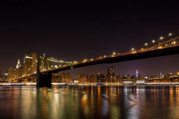 Brooklyn桥在晚上 — 图库照片