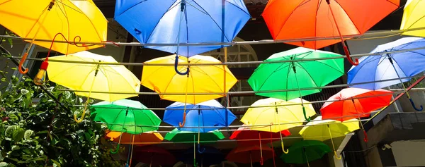 Bunte Regenschirme Gegen Die Sonne Fotografiert — Stockfoto