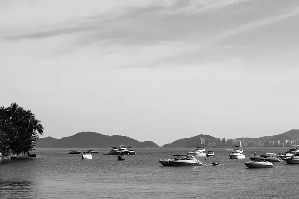 Motor boten in Guaruja, Brazilië — Stockfoto