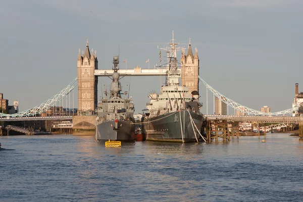 HMS Belfas and Tower Bridge — Stock Photo, Image