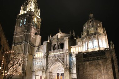 Noel gecesi Toledo Katedrali 'nde yürü