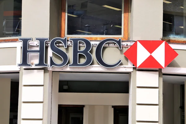 CURITIBA, BRASIL - 01 de julho de 2015 - Logotipo da HSBC em sua agência em Curitiba . — Fotografia de Stock