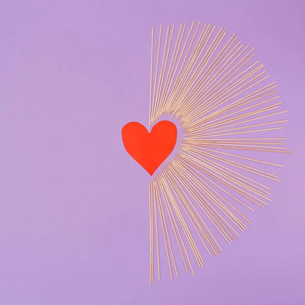 Hati Red Valentine Terbuat Dari Kayu Tongkat Pada Latar Belakang — Stok Foto
