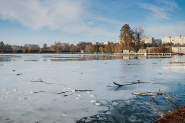 Parkta güzel bir kış günü, Bükreş 'te Parcul Tineretului