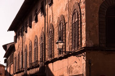 Toskana, İtalya ve Avrupa 'daki Volterra kasabasında büyüleyici bir bina.