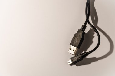  USB kablo üzerinden beyaz