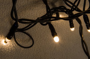 ampul ışıkları ve teller