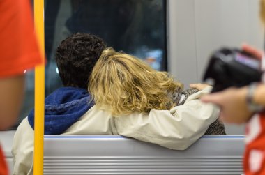 Sevgililer gününde romantik çift