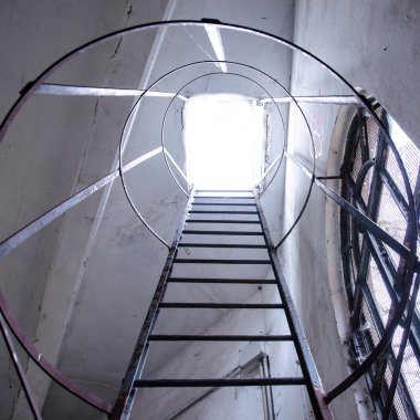 Karanlıktan ışığa kaçış