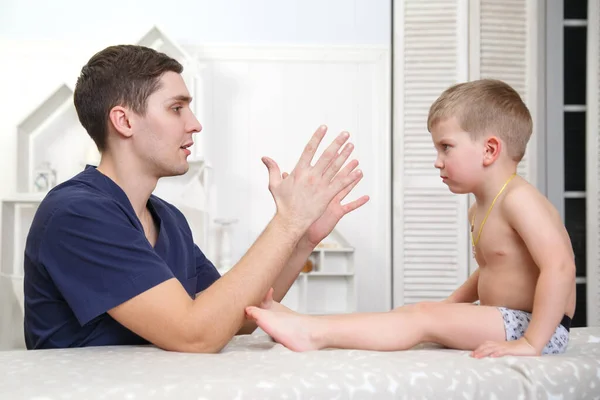 Pediatrician Doctor Explains Something Little Boy Patient Examination Home — Stock Photo, Image