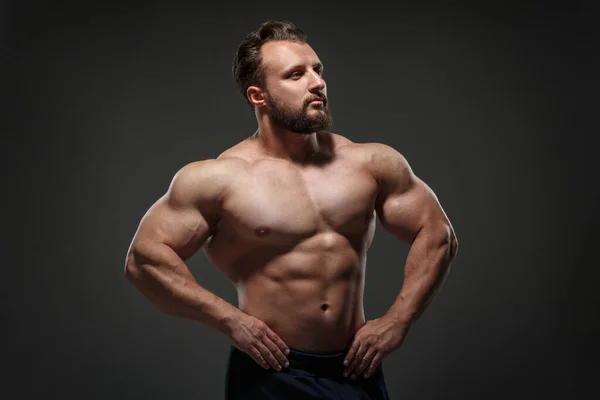 Muskulöse Sexy Weiße Männliche Nackte Oberkörper Isoliert Auf Dunklem Hintergrund — Stockfoto