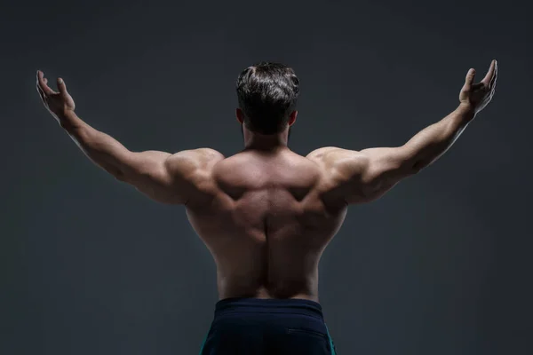 Retrato Joven Atlético Con Torso Desnudo Mostrando Músculos Aislados Sobre — Foto de Stock