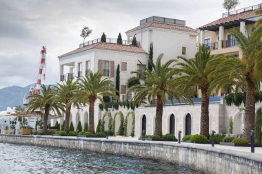 Karadağ 'ın Tivat kentinin setin manzarası.