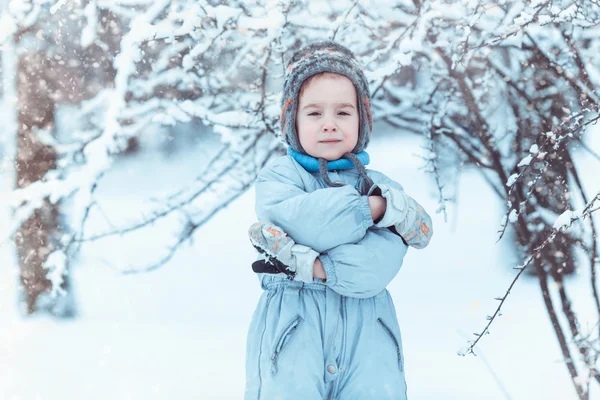 Retrato de inverno de um bebê — Fotografia de Stock