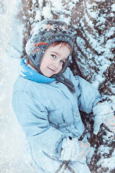 Retrato de inverno de um bebê — Fotografia de Stock