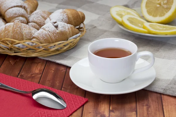 kruvasan ile çay