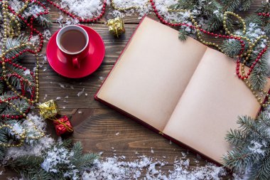 bir fincan çay ile kitap