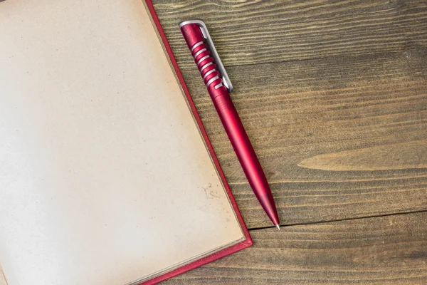 Rode pen, rode Boek — Stockfoto