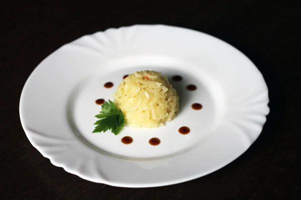 Pirinç bir tabak çanak