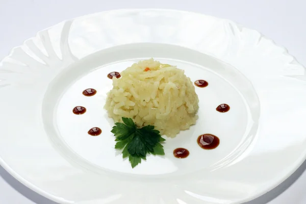 Pirinç bir tabak çanak