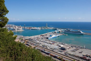 Barcelona, İspanya - 20 Eylül 2017: Montjuic Hill 'den Port de Barcelona manzarası