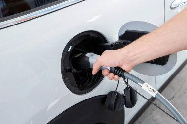 MINI Electric (bazı pazarlarda Mini Cooper SE olarak adlandırılır), BMW 'den 2020 yılında piyasaya sürülen elektrikli Mini..