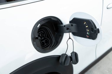 MINI Electric (bazı pazarlarda Mini Cooper SE olarak adlandırılır), BMW 'den 2020 yılında piyasaya sürülen elektrikli Mini..