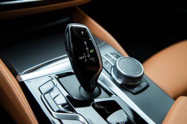 BMW 5 Serisi 1972 yılından beri BMW tarafından üretilen orta büyüklükte bir yönetici arabasıdır. 520i sadece Avrupa pazarında mevcuttu..