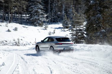 Porsche Macan, Alman otomobil üreticisi Porsche tarafından üretilen beş kapılı lüks bir SUV..