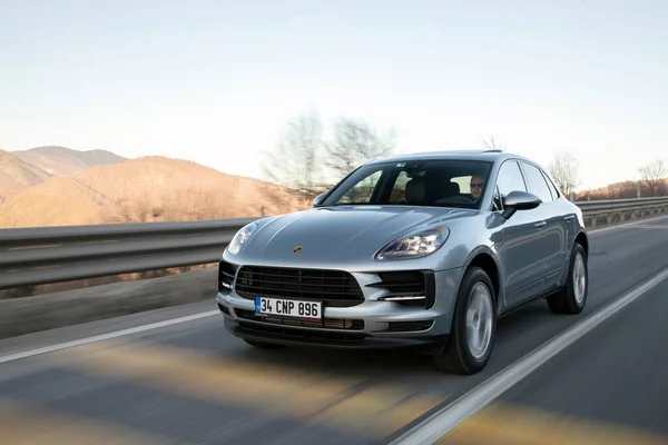 Porsche Macan, Alman otomobil üreticisi Porsche tarafından üretilen beş kapılı lüks bir SUV..