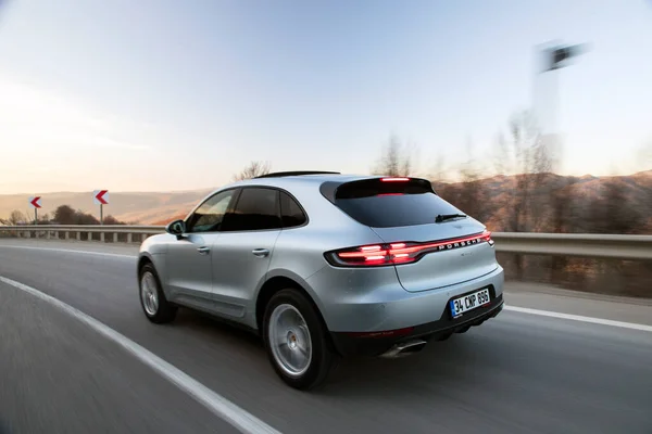 Porsche Macan, Alman otomobil üreticisi Porsche tarafından üretilen beş kapılı lüks bir SUV..