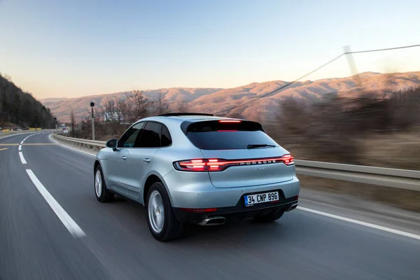 Porsche Macan, Alman otomobil üreticisi Porsche tarafından üretilen beş kapılı lüks bir SUV..