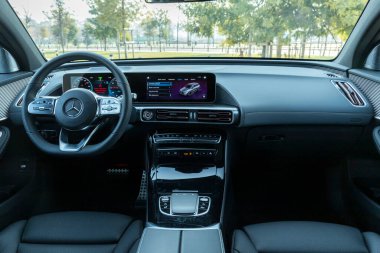 Mercedes-Benz EQC, Mercedes-Benz 'in ürettiği bir lüks SUV. Elektrikli Mercedes EQ ailesinin ilk üyesidir..