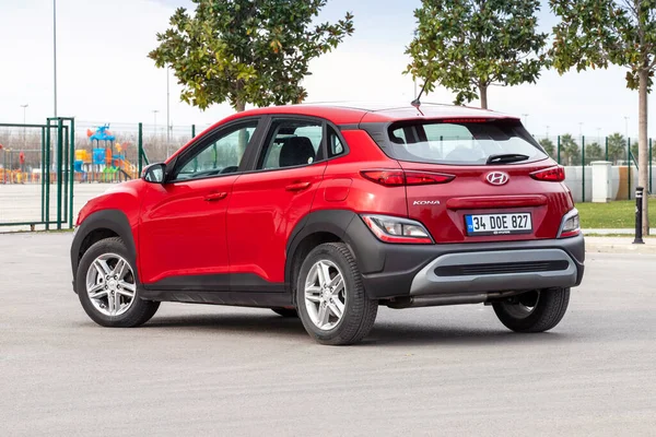 Hyundai Kona, Güney Koreli üretici Hyundai tarafından tasarlanmış beş kapılı bir arazi aracı..