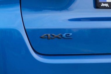 Jeep Pusula kompakt bir arazi aracı. Tüm tekerden çekişli hibrit araba fotoshoot için park edildi..