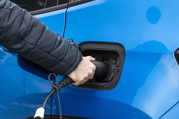 Jeep Pusula kompakt bir arazi aracı. Tüm tekerden çekişli hibrit araba fotoshoot için park edildi..