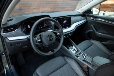 Skoda Octavia, Çek otomobil üreticisi Skoda Auto tarafından 1996 yılından beri üretilen küçük bir aile arabasıdır. Benzersiz bir iç tasarımı var..