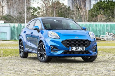 Ford Puma, Ford tarafından üretilen bir arazi aracı..