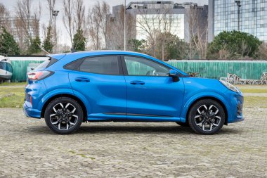 Ford Puma, Ford tarafından üretilen bir arazi aracı..