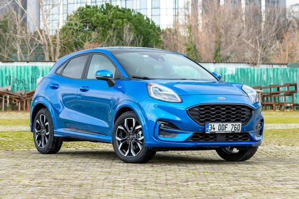 Ford Puma, Ford tarafından üretilen bir arazi aracı..