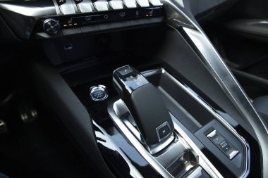 Peugeot 3008, Fransız otomobil üreticisi Peugeot tarafından tanıtılan kompakt bir çapraz geçiştir. Benzersiz bir iç tasarımı var..